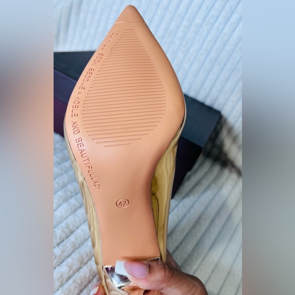 🔥Metallic Gold Heels🔥 BRAND NEW Beautiful High Heels Sz 9.5! - Picture 6 of 10